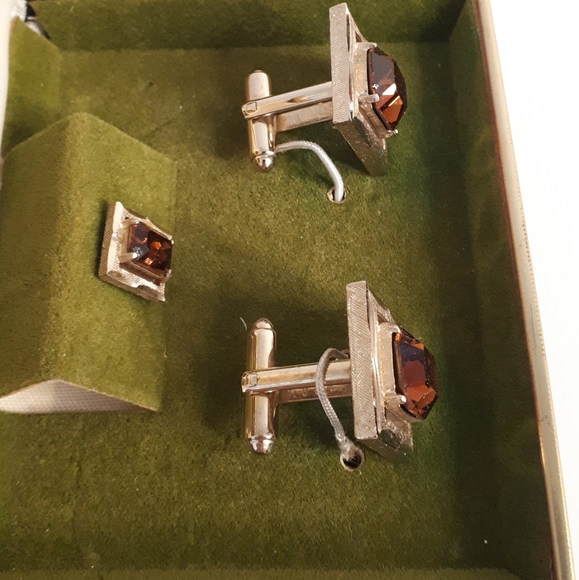 Vintage Carlton Square Topaz Square Hammered Goldtone Cufflink Set With Tiepin. - Picture 2 of 3